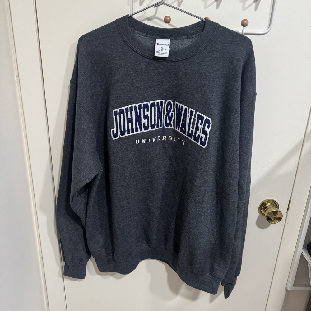 Champion Johnson and Wales University Crewneck Gray Sweater Men's Size XLarge XL